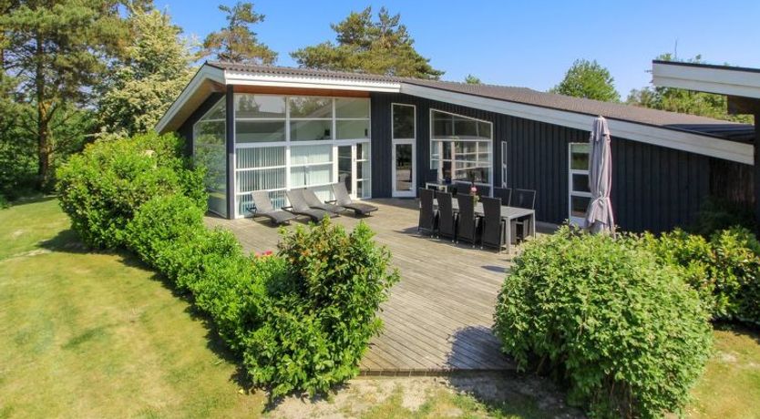 Photo of "Elicia" - 950m from the sea