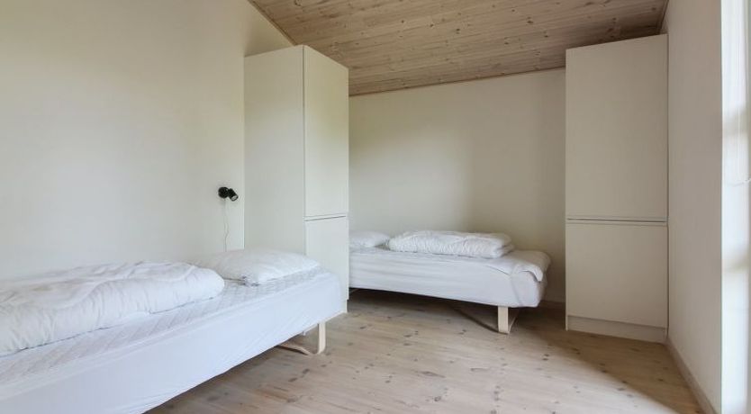 Photo of "Elicia" - 950m from the sea