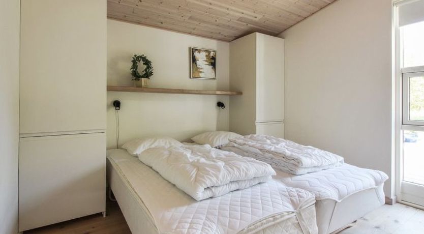 Photo of "Elicia" - 950m from the sea