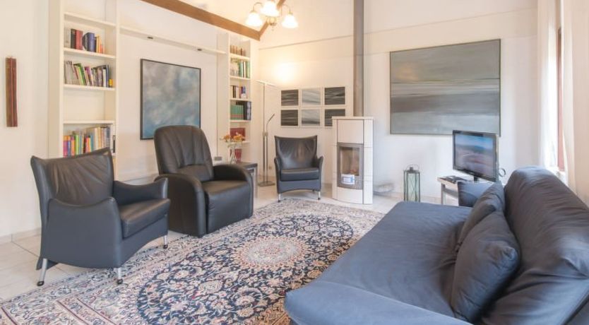 Photo of V54 - with parking