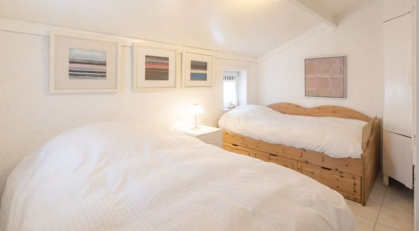 Photo of V54 - with parking