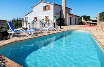 Stella Holiday Home