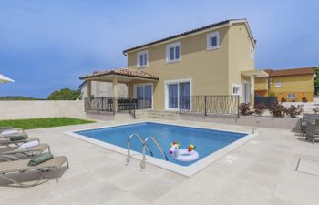 Villa Dora Holiday Home