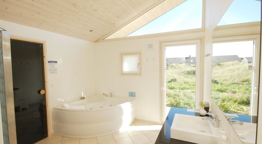 Photo of "Ung" - 150m from the sea