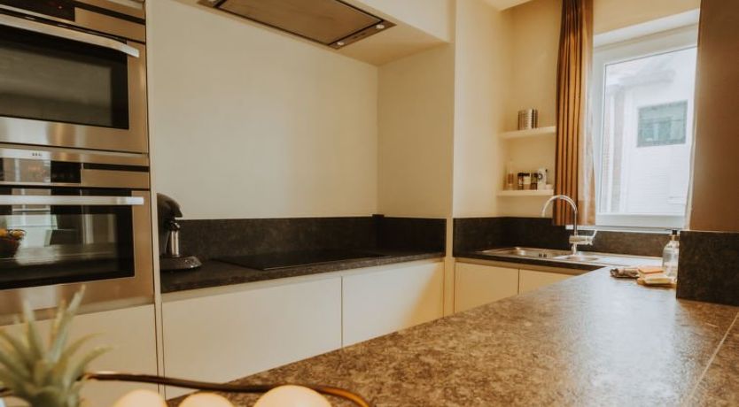 Photo of Goethe close to the beach