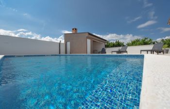 Villa Laura Holiday Home