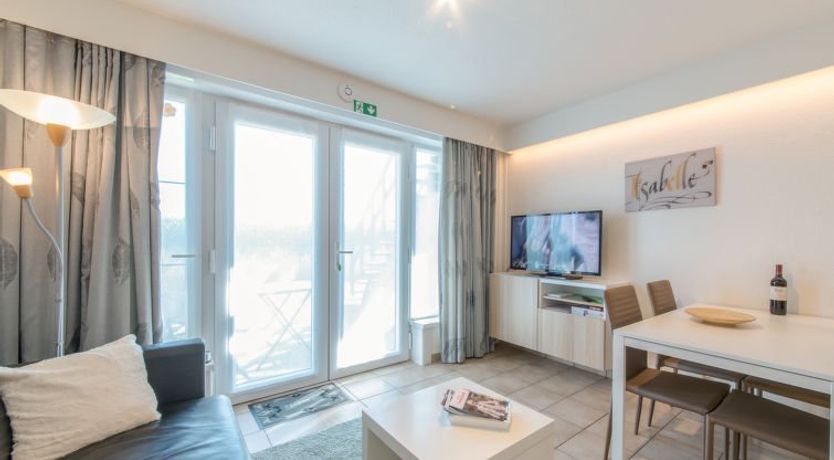 Photo of Isabelle with parking and shared pool