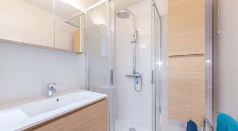 Photo of Isabelle with parking and shared pool