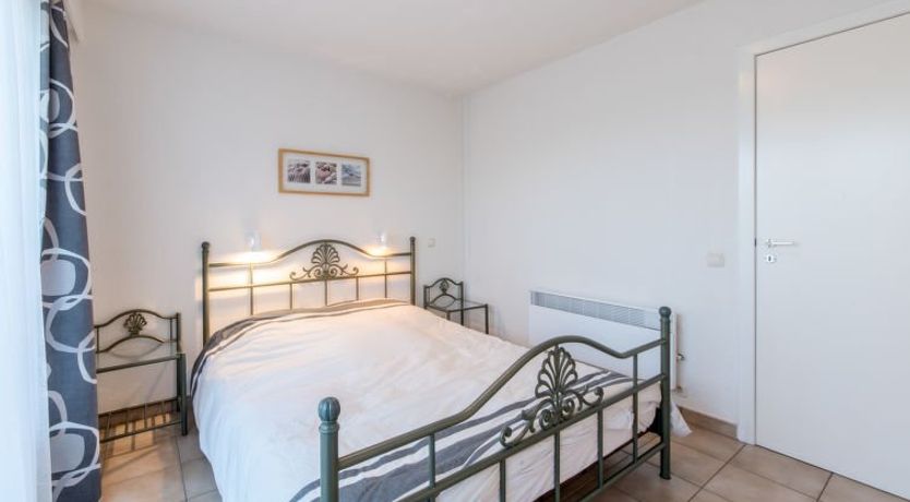 Photo of Isabelle with parking and shared pool