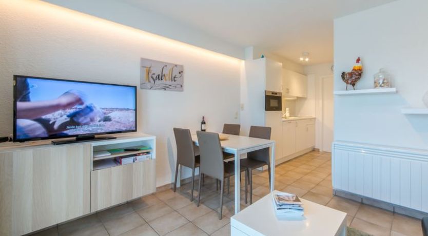 Photo of Isabelle with parking and shared pool