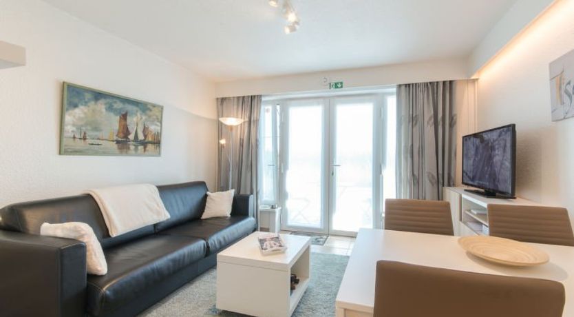 Photo of Isabelle with parking and shared pool