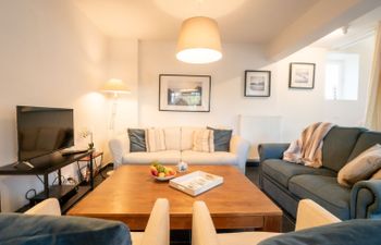 Ons Nest with parking Holiday Home