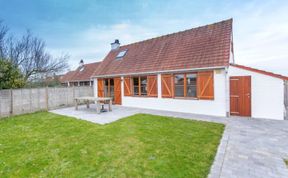 Photo of Polderhuis 78 parking and shared pool