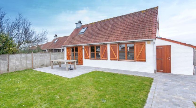 Photo of Polderhuis 78 parking and shared pool