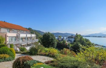 Vinzek Holiday Home