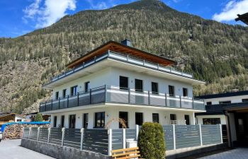 Aiko Holiday Home