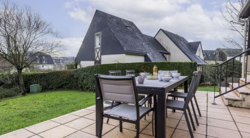 Photo of Le Vert Coteau Holiday Home 4