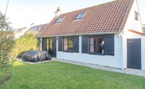 Photo of V32 with parking and shared pool Holiday Home 7