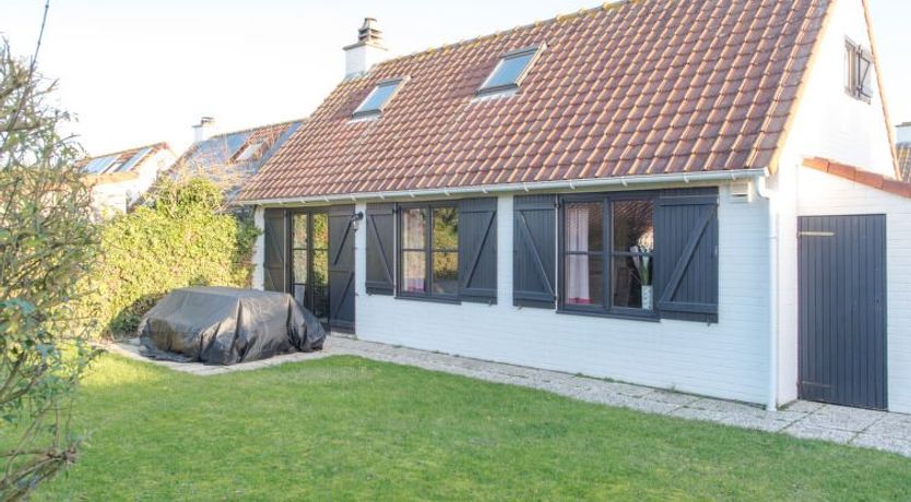 Photo of V32 with parking and shared pool Holiday Home 7