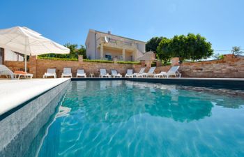 Villa Meri Holiday Home