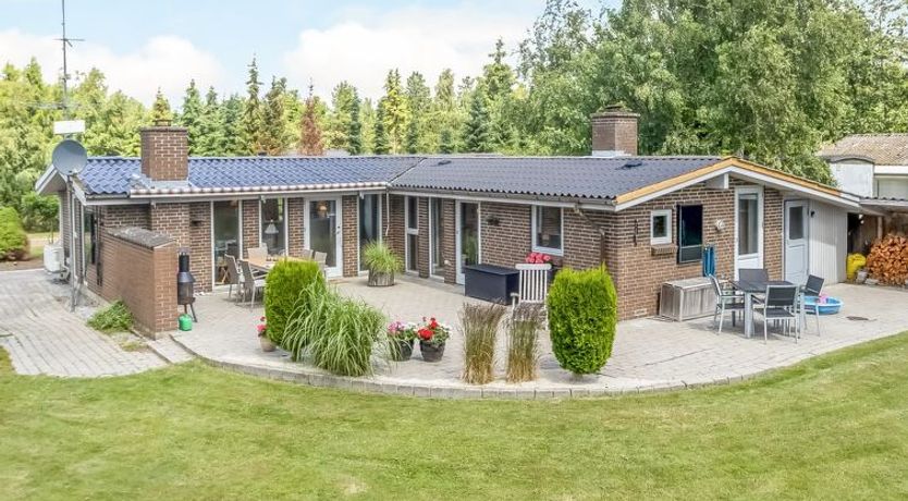 Photo of "Sessa" - 800m from the sea