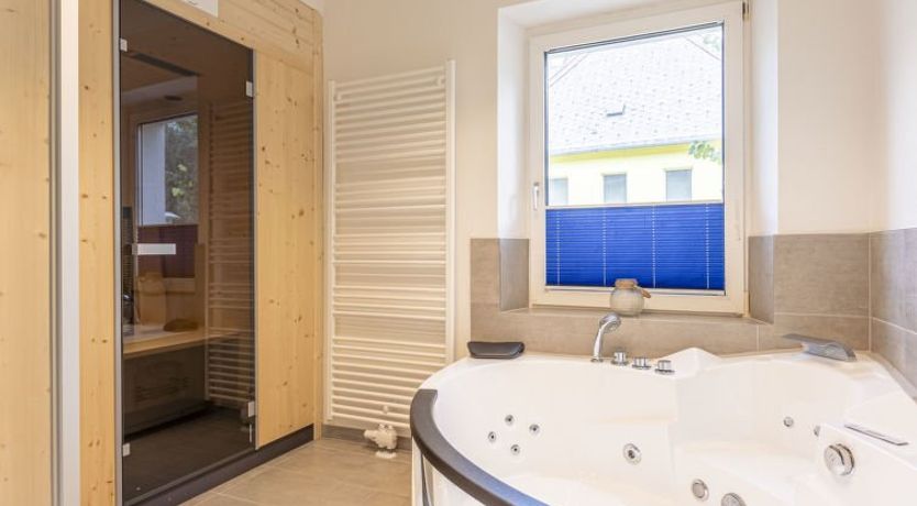 Photo of für 4 P. mit IR-Sauna & Sprudelwanne Apartment 42