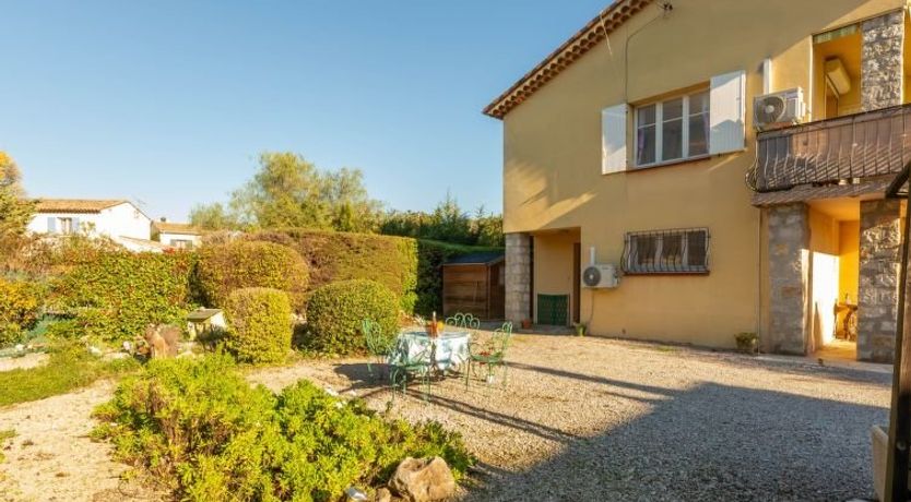 Photo of Le Néflier