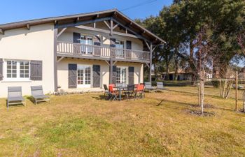 Les Chênes Holiday Home