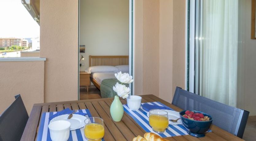 Photo of "Port Pals Golden" Apartment 4