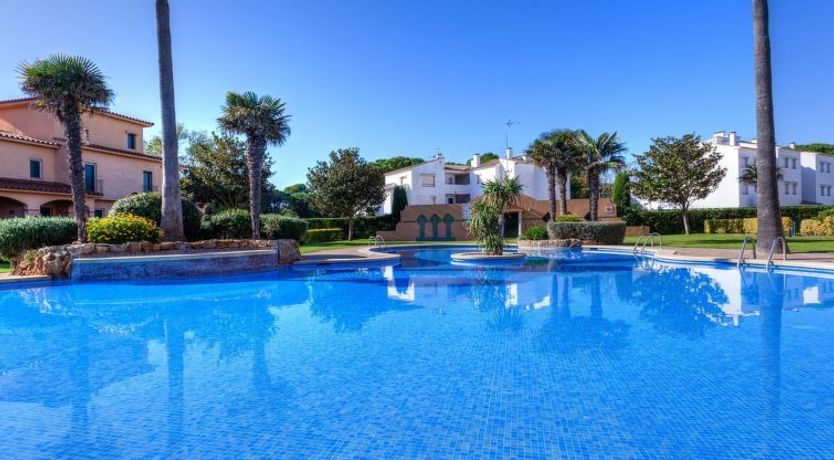 Photo of "Port Pals Golden" Apartment 4