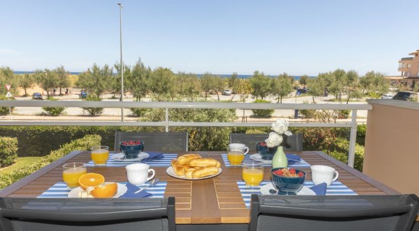 Photo of "Port Pals Golden" Apartment 4