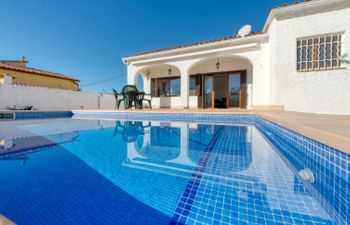 Cala Holiday Home