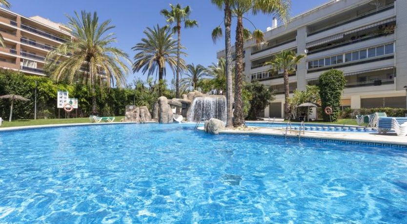 Photo of Jardines Family 205