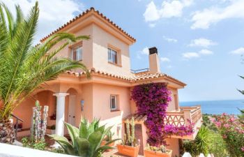 Niviroma Holiday Home