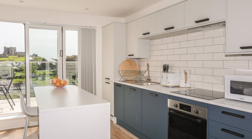 Photo of Golygfa'r Gastell / Castle View