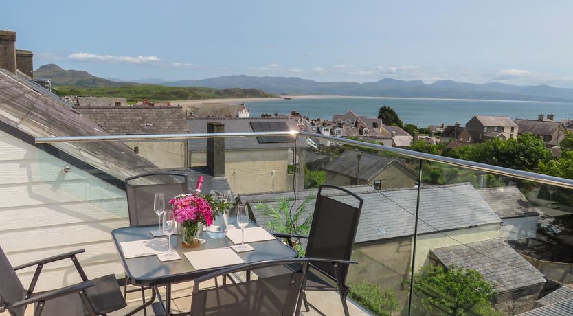 Photo of Golygfa'r Gastell / Castle View