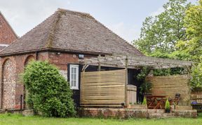 Photo of The Snug at Pickelden Farmhouse