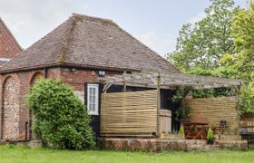 Photo of the-snug-at-pickelden-farmhouse