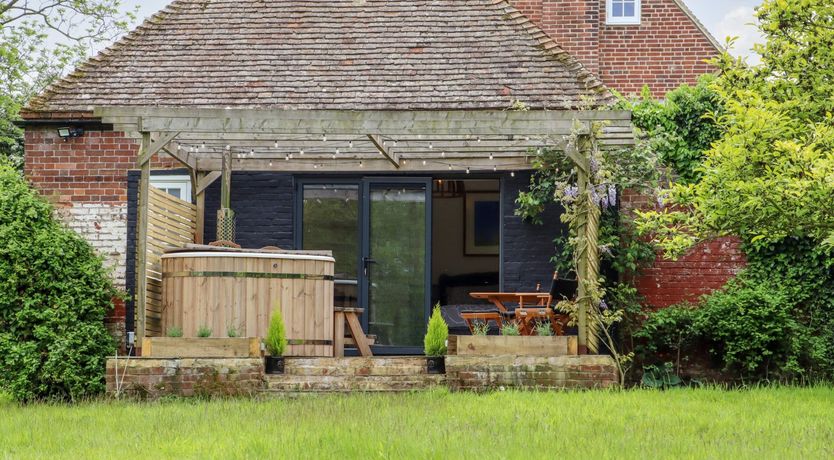 Photo of The Snug at Pickelden Farmhouse