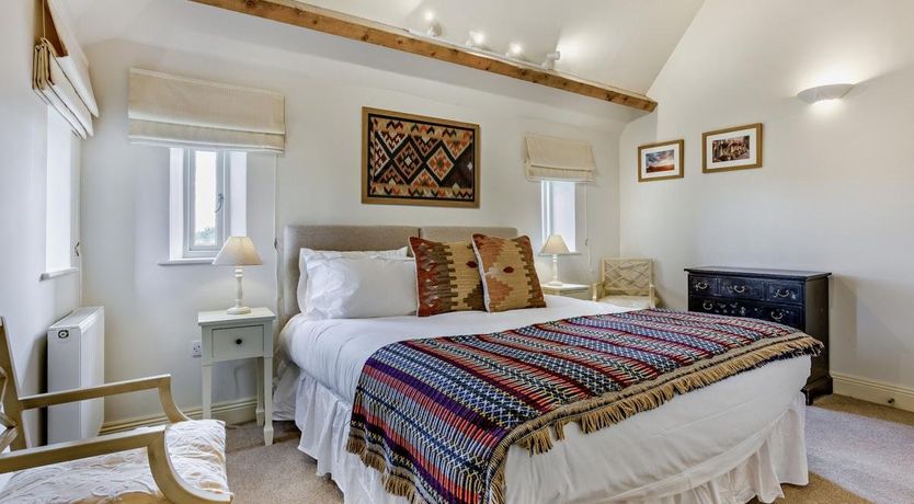 Photo of 3 Bed in Kemble