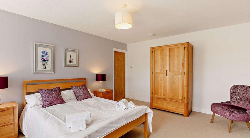 Photo of 3 Bed in Low Newton by the Sea