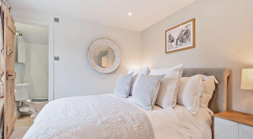 Photo of 2 Bed in Cheltenham