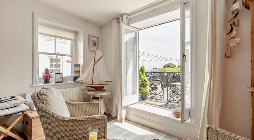 Photo of 2 Bed in Lymington