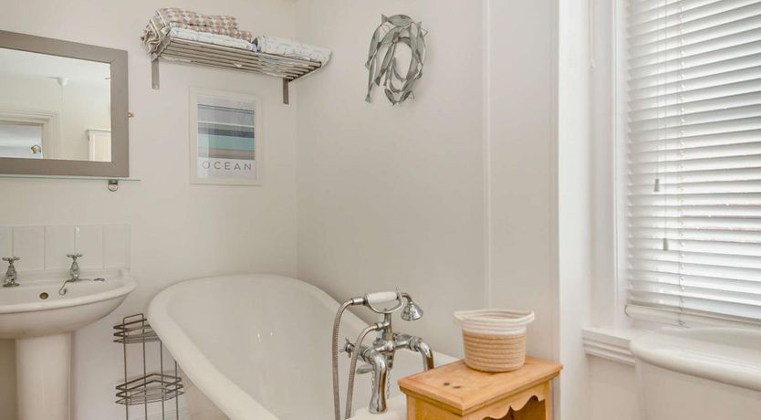 Photo of 2 Bed in Lymington