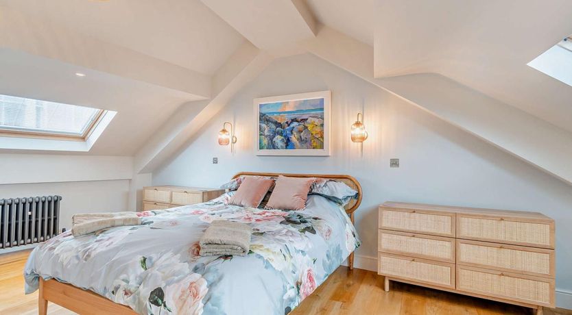 Photo of 3 Bed in Tenby
