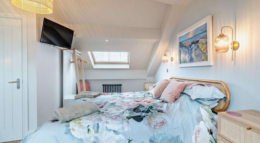 Photo of 3 Bed in Tenby