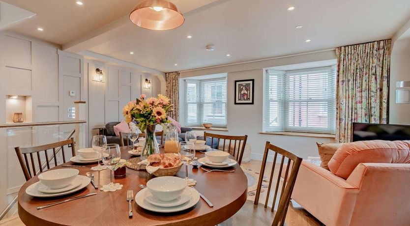 Photo of 3 Bed in Tenby