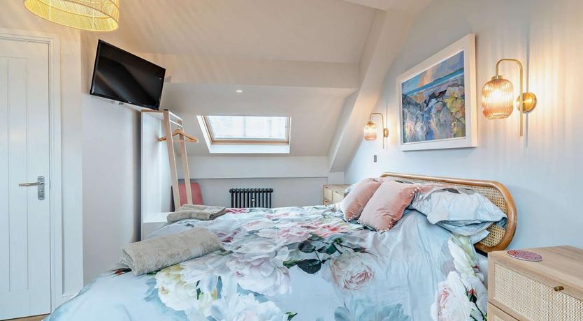 Photo of 3 Bed in Tenby