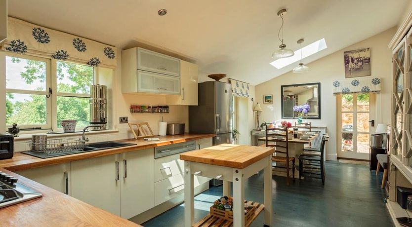 Photo of 4 Bed in Ingoldisthorpe