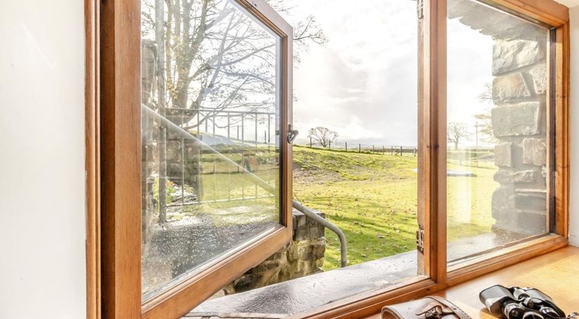 Photo of 3 Bed in Capel Seion